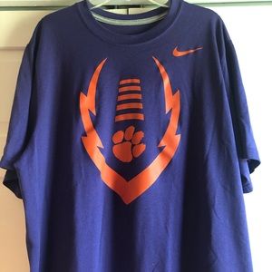 🏈 NIKE DriFit Shirt